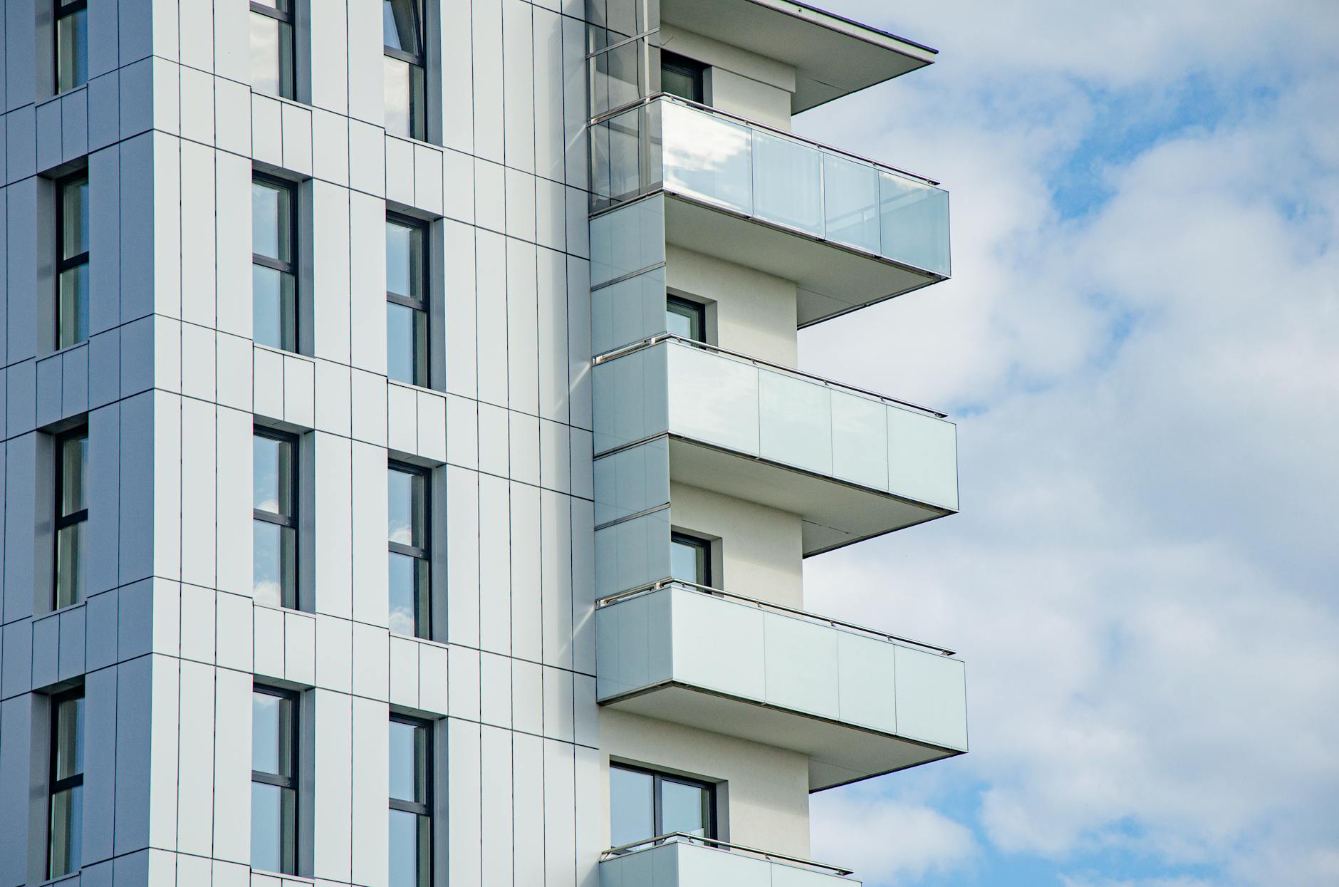 Manchester neighbourhoods guide modern Spinningfields skyline and glass architecture