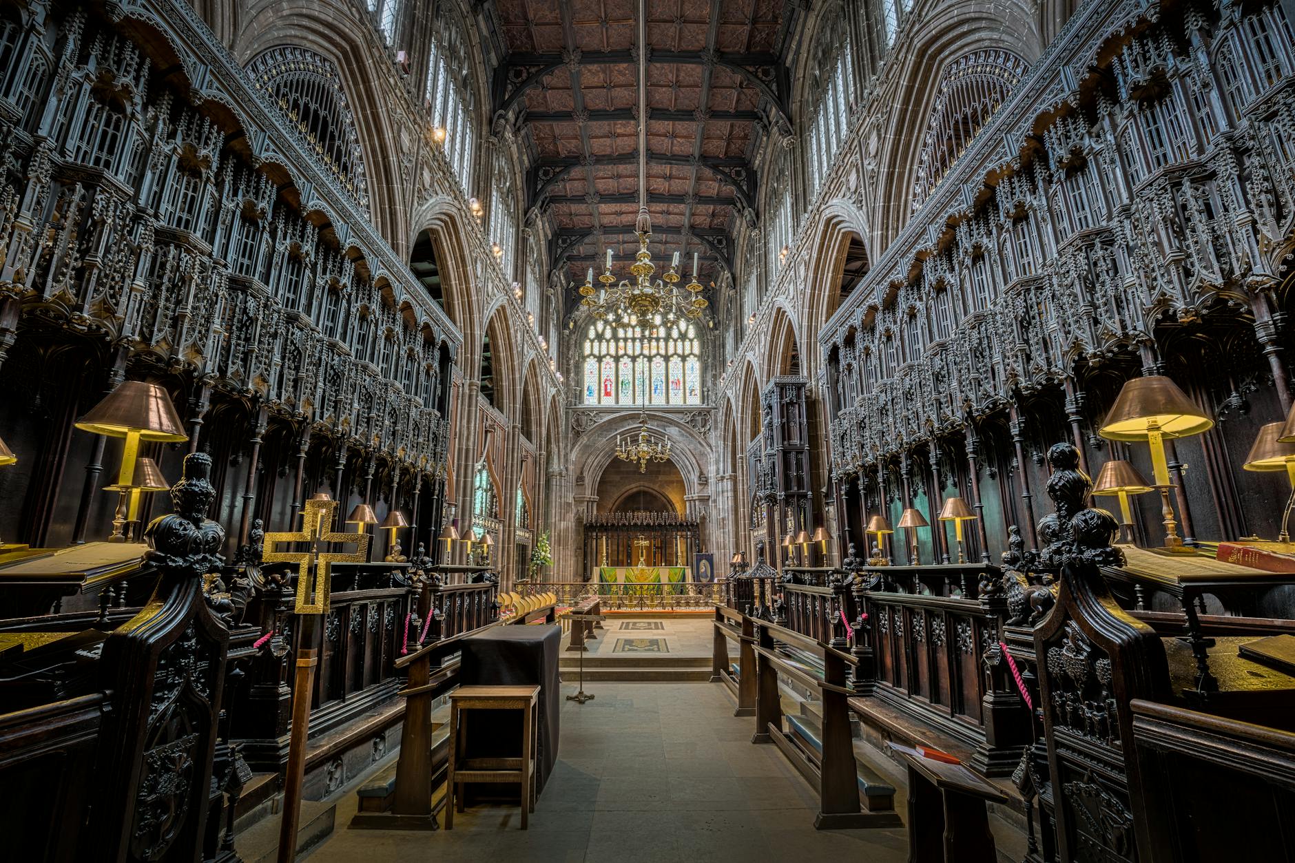 Planning Your Manchester Trip: The Complete Travel Guide 8 Manchester Cathedral — a must-see on any Manchester travel guide itinerary