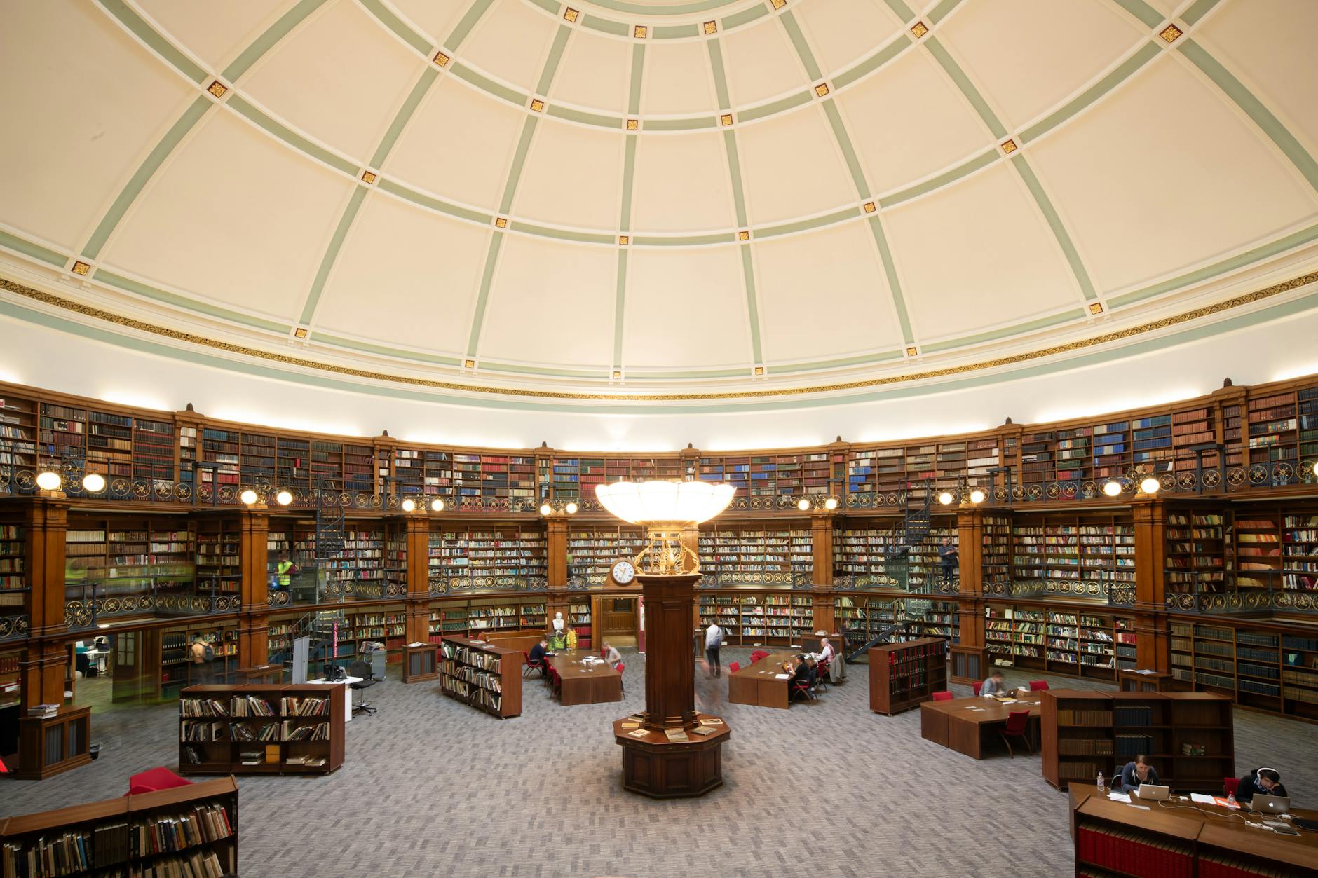 Free Things to Do in Manchester: The Complete Guide for 2026 4 Free things to do in Manchester - visiting historic libraries
