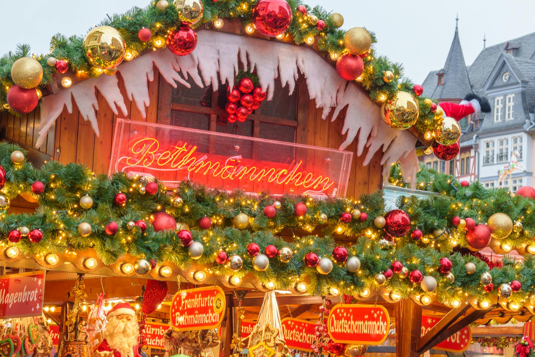 Manchester Shopping Guide: Malls, Markets & Boutiques 7 Manchester Christmas Markets — one of the best festive Manchester shopping experiences in the UK