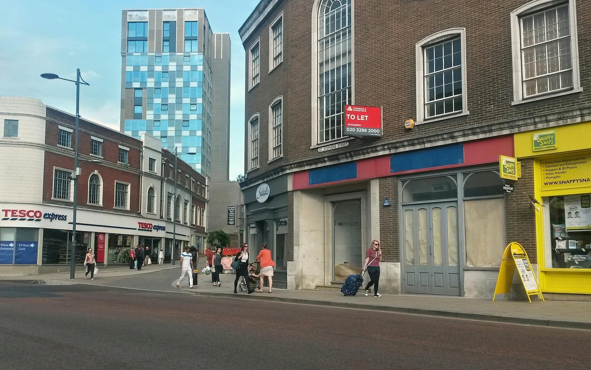Manchester Shopping Guide: Malls, Markets & Boutiques 9 High street Manchester shopping in the city centre pedestrian zones