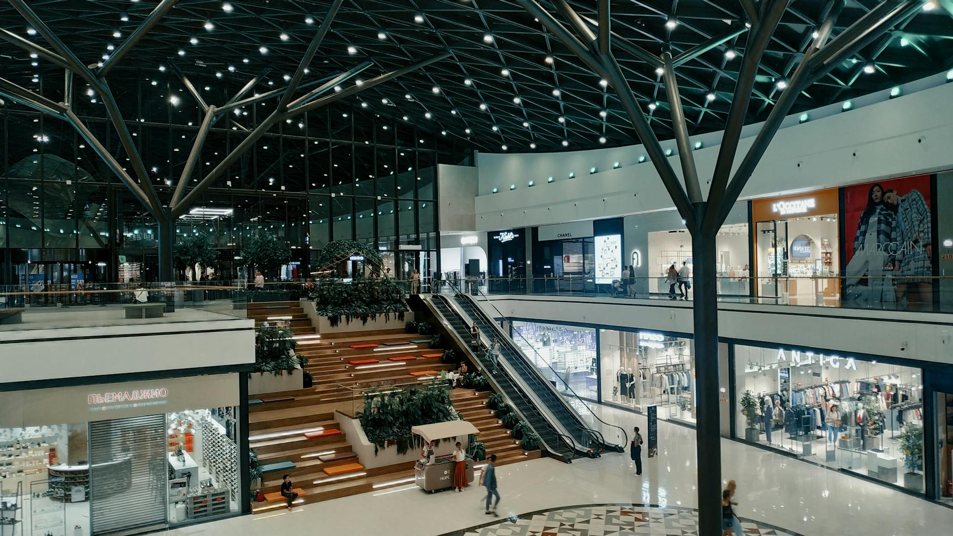 Manchester Shopping Guide: Malls, Markets & Boutiques 3 Manchester shopping mall interior — the Arndale Centre is one of the UK's largest