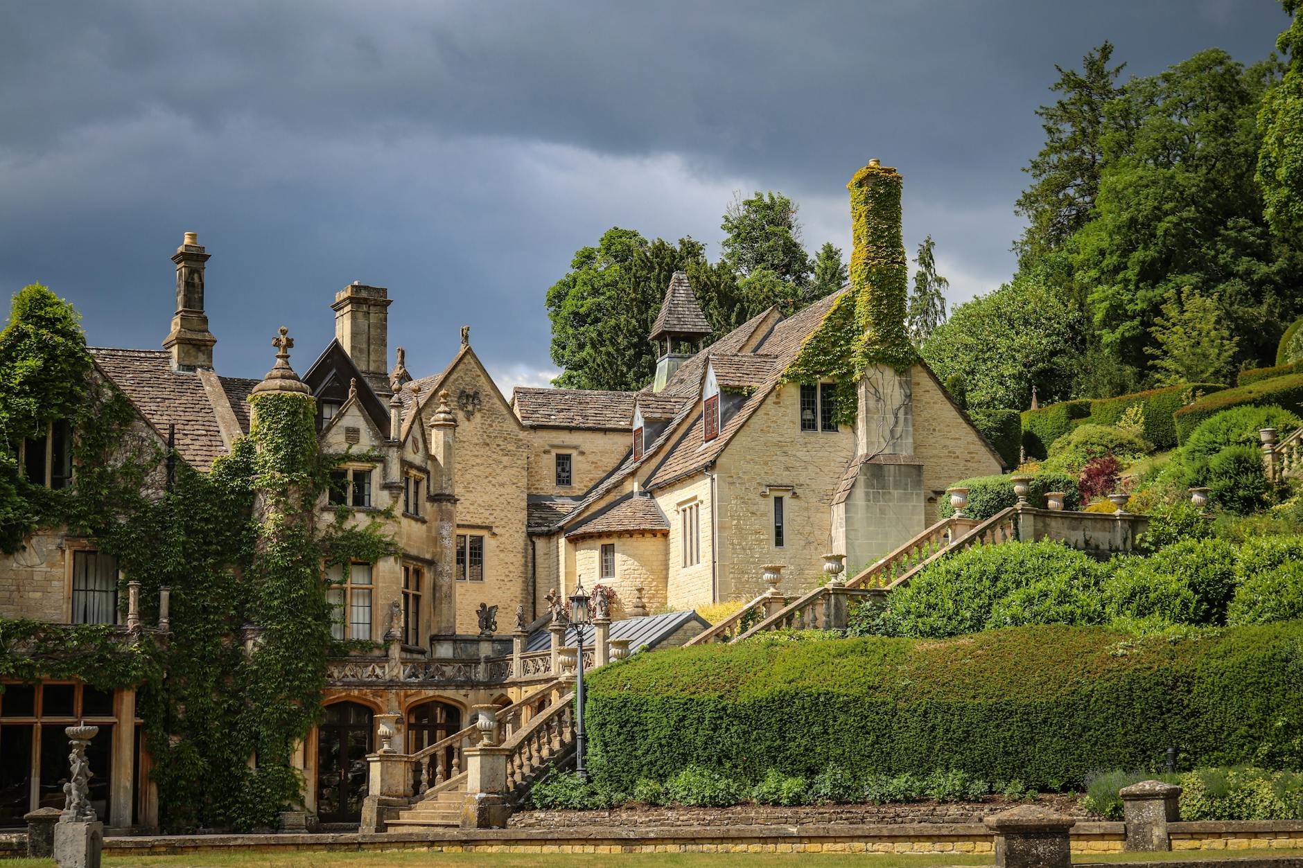 Peak District Day Trip from Manchester: The Complete 2026 Guide 4 Chatsworth House Derbyshire Peak District grand stately home with gardens