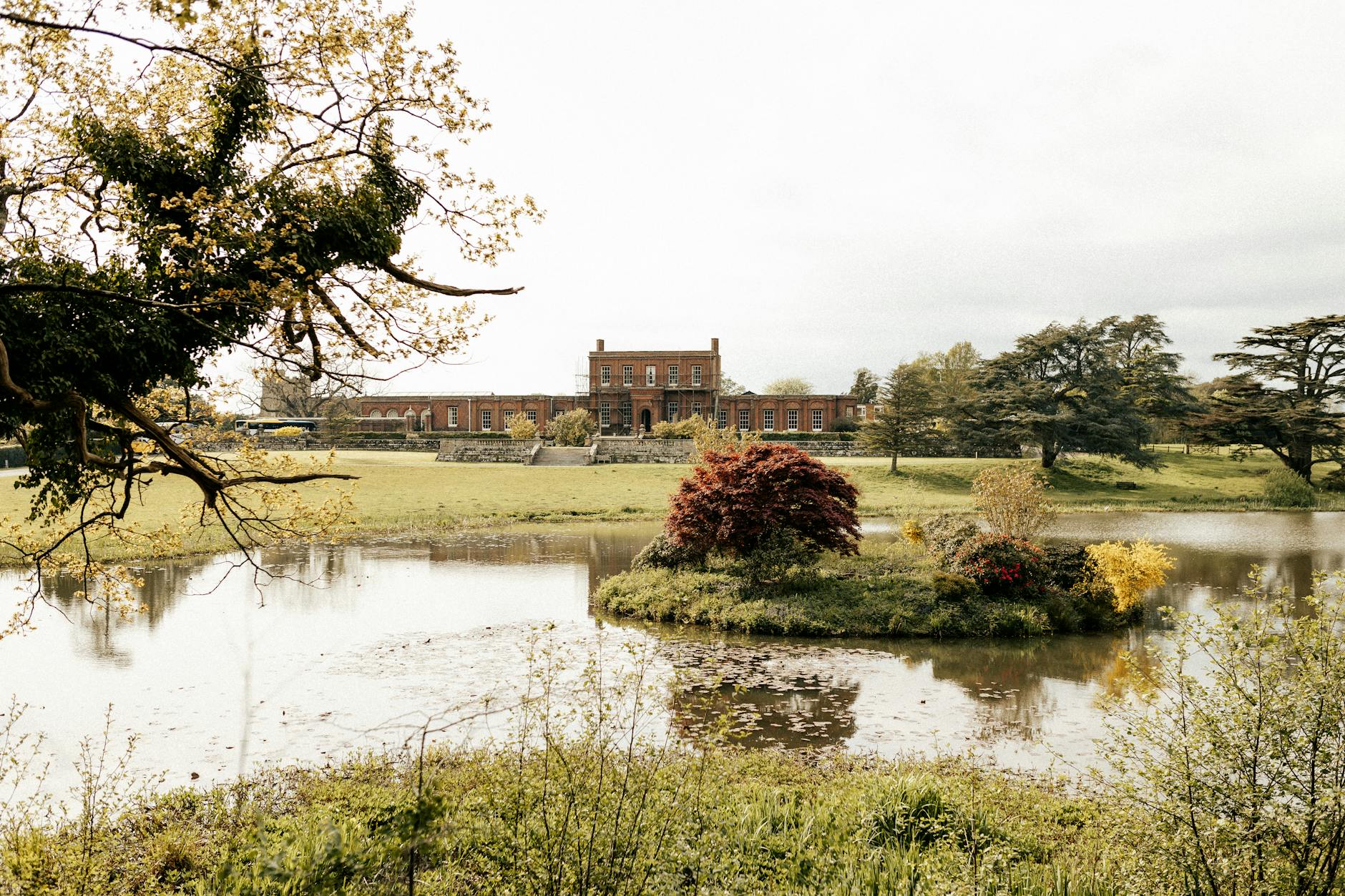 Best Walks & Hikes Near Manchester: Trail Guide (2026) 4 Country park lake England hiking trail trees autumn