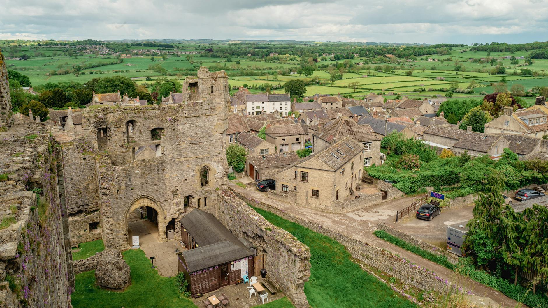 Hebden Bridge & the Pennines from Manchester: Complete Day Trip Guide (2026) 2 Hebden Bridge West Yorkshire stone houses double-decker cottages mill town