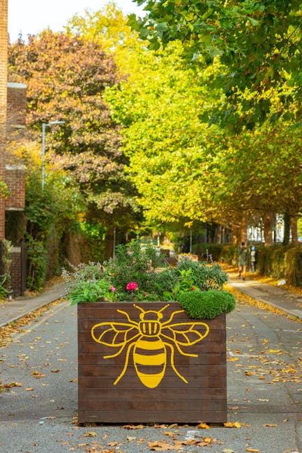 Manchester Street Art Guide: Murals, Walks & Northern Quarter (2026) 4 Manchester worker bee mural