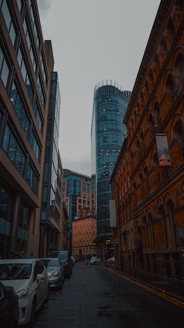 Best Walking Tours in Manchester: Self-Guided & Guided (2026) 3 Manchester walking tour historic street