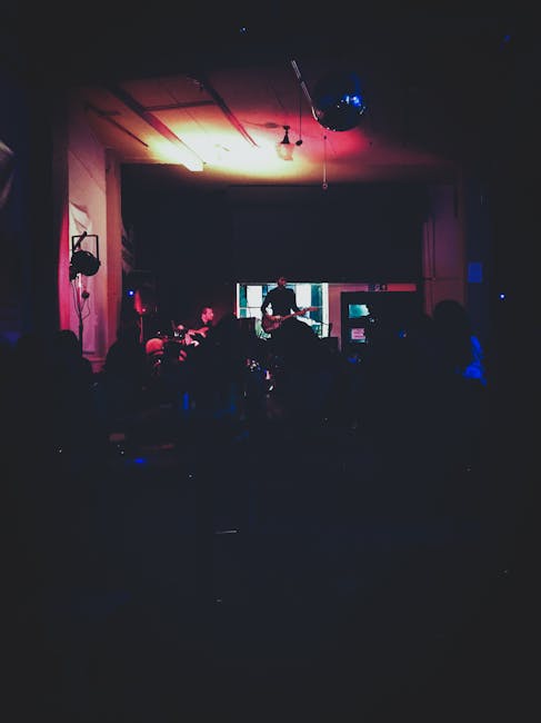 Best Live Music Venues in Manchester: From Intimate to Arenas (2026) 4 Manchester intimate music venue
