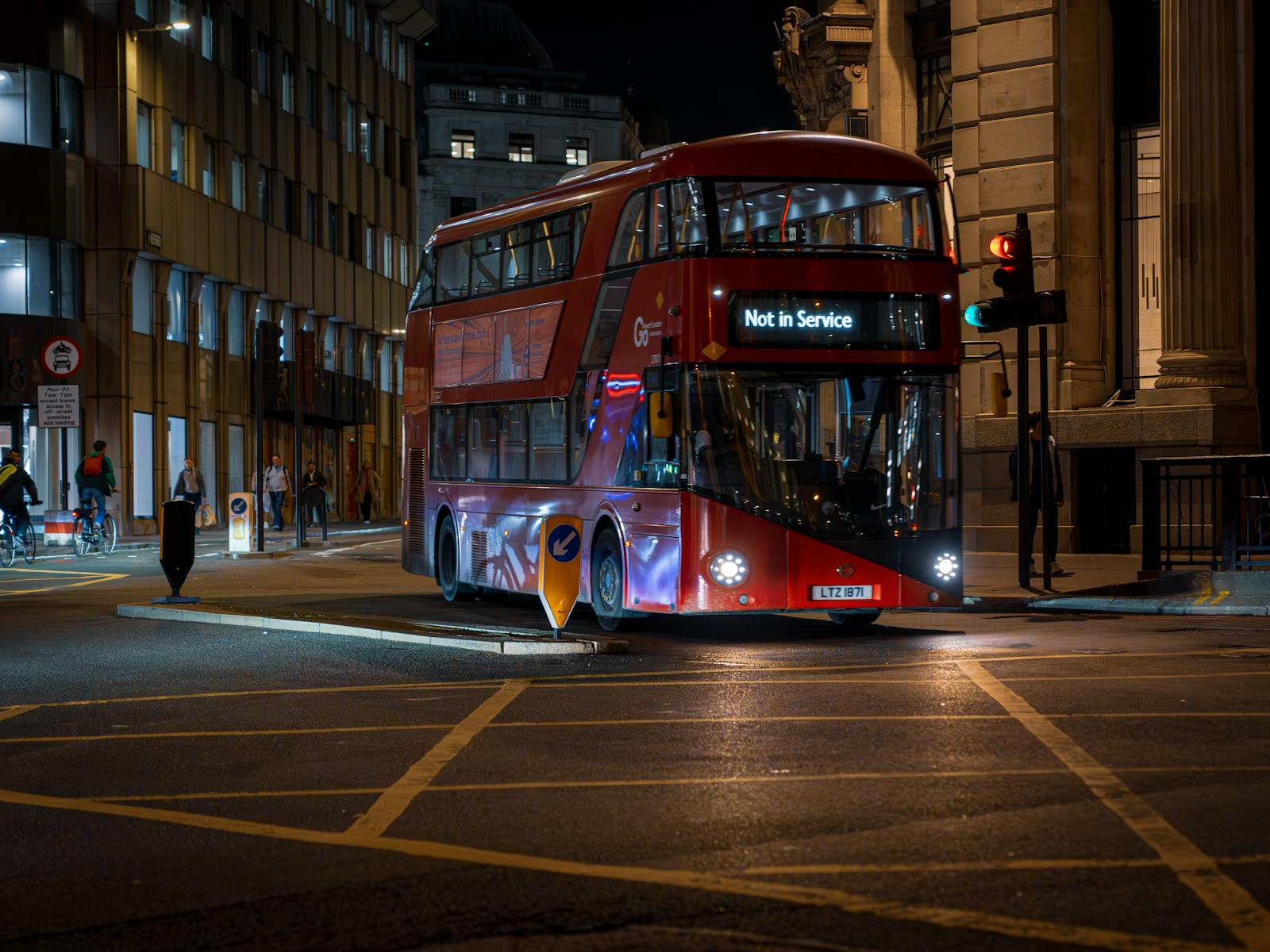 Manchester Bus Guide: Routes, Passes & the Bee Network (2026) 5 Late-night bus stop in central Manchester