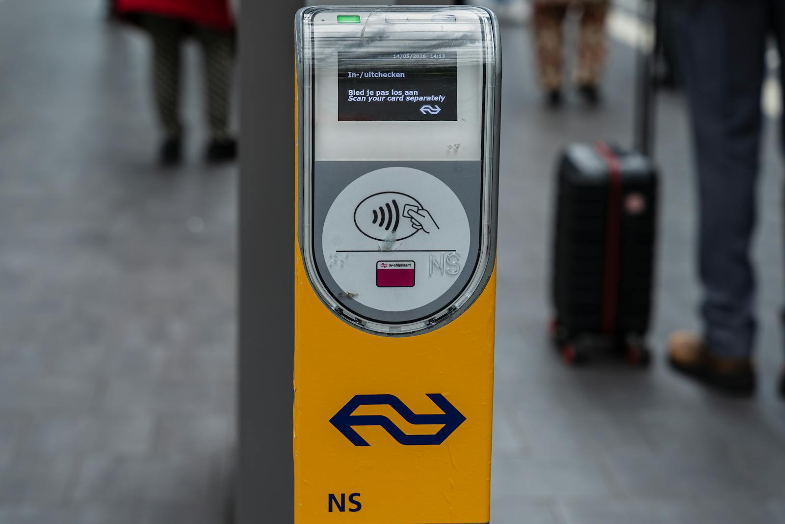 Manchester Transport Passes & Tickets Explained (2026) 2 Contactless transport card being tapped on a reader for Manchester transport pass